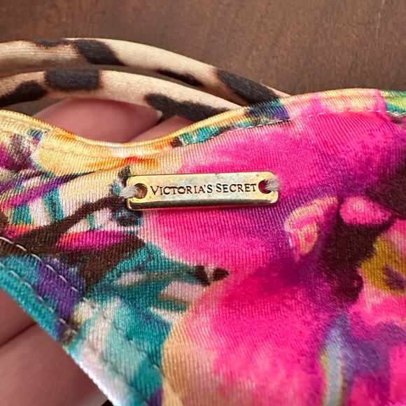 Victoria Secret mega push up bikini 32/D top & medium bottoms - Picture 4 of 9